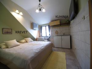 Posteľ alebo postele v izbe v ubytovaní Famous Promenade Riva Apartment