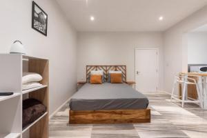 Ένα ή περισσότερα κρεβάτια σε δωμάτιο στο LeCosyCanonniersStudio1