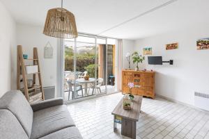 Zdjęcie z galerii obiektu L'Alegria - Appt climatisé et piscine partagée w Cap d'Agde