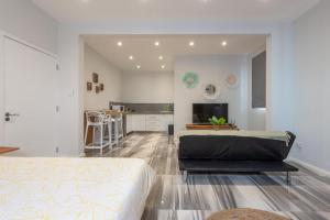 Ένα ή περισσότερα κρεβάτια σε δωμάτιο στο LeCosyCanonniersStudio4