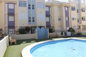 The swimming pool at or close to Delfines II Solo Familias Serviplaya
