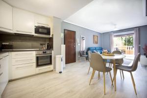 A kitchen or kitchenette at ALTOS DEL SOL by United Renters