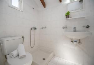 Kúpeľňa v ubytovaní San - Mari Studios by "elite" + 28 fotografií