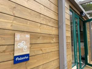 a sign on the side of a wooden building at Lakeview Cannobio Camping & Resort in Cannobio