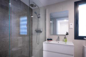 Kúpeľňa v ubytovaní AT307 Planta baja con piscina a pocos metros de la playa Cañadel