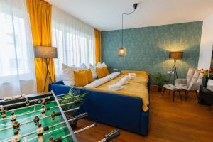 a bedroom with a bed and a pool table at THE BIG MÜNSTER für bis zu 12, Whirlpool, Sauna, zentral, Tischfußball, Balkon, Gasgrill in Ulm