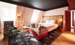 Łóżko lub łóżka w pokoju w obiekcie Mama Shelter Rennes