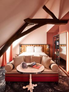 Łóżko lub łóżka w pokoju w obiekcie Mama Shelter Rennes