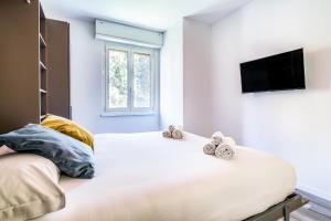 a bedroom with a large bed with a flat screen tv at Ticinello 1 in Milan