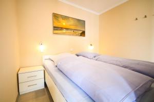 Postel nebo postele na pokoji v ubytování Seehuette 313 + 9 fotografií