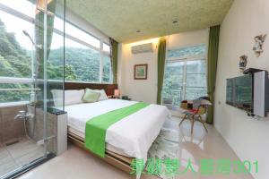 Katil atau katil-katil dalam bilik di Forest Love