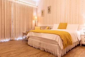 Postel nebo postele na pokoji v ubytování Flower Happiness Homestay