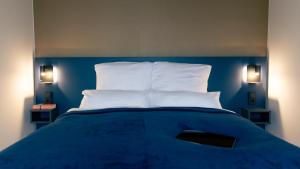 Postel nebo postele na pokoji v ubytování Nena Apartments SPREEblau