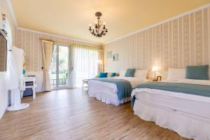 Postel nebo postele na pokoji v ubytování Flower Happiness Homestay