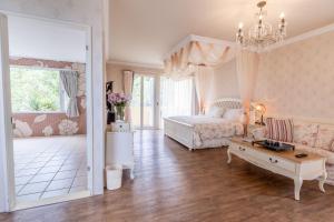 Postel nebo postele na pokoji v ubytování Flower Happiness Homestay