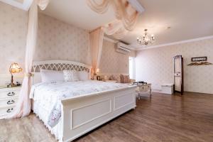 Postel nebo postele na pokoji v ubytování Flower Happiness Homestay