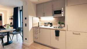 Kuchyň nebo kuchyňský kout v ubytování Nena Apartments SPREEblau