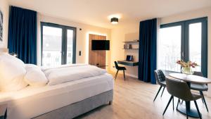 Postel nebo postele na pokoji v ubytování Nena Apartments SPREEblau