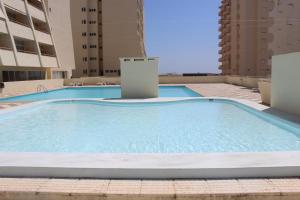 Басейн в Apartamentos Varandas da Rocha або поблизу