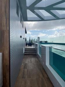 a building with a view of the water at Studio 1quarto Vista Mar Barra in Salvador