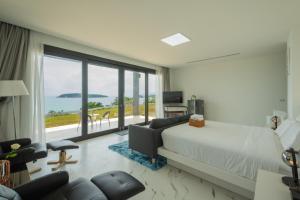 Bluemango Pool Villa & Resort Koh Samui客房内的一张或多张床位