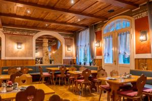 a restaurant with tables and chairs in a room at Pension Schrammsteinbaude in Bad Schandau