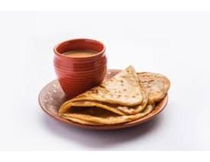 un piatto con una tazza di caffè e due tortillas di Kalp Palace, Devgram a Chamoli