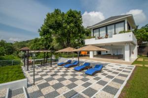 Bluemango Pool Villa & Resort Koh Samui内部或周边的泳池