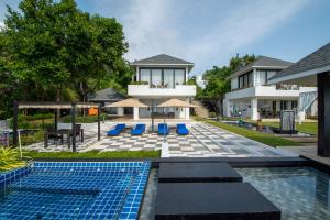 Bluemango Pool Villa & Resort Koh Samui内部或周边的泳池