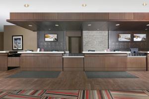 Лобби или стойка регистрации в Wyndham Grand Fallsview Hotel