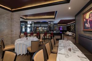Ресторан / где поесть в Wyndham Grand Fallsview Hotel
