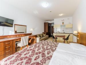 Posteľ alebo postele v izbe v ubytovaní Arka Medical SPA - PRYWATNY APARTAMENT 517A W CZĘŚCI APARTAMENTOWEJ ARKA MEDICAL SPA