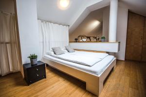 a bedroom with a large bed with white sheets at URBAN LOFT // CITY CENTER // BEST LOCATION VILLACH in Villach