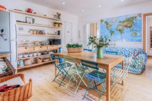 a kitchen with a table and chairs and a couch at La Casa Sul Mare in Civitavecchia