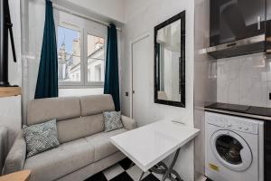 Kuchyňa alebo kuchynka v ubytovaní Charmant studio près des Champs-Élysées
