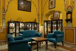 Posezení v ubytování Hotel Narain Niwas Palace