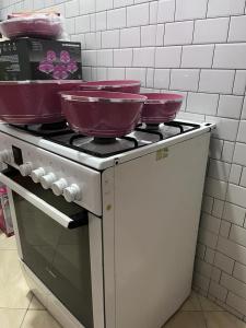 Η κουζίνα ή μικρή κουζίνα στο Romantic, Stunning & Authentic Ensuited Master Bedroom