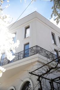 a white building with a balcony at Cosmopolita Boutique Hotel in Timişoara