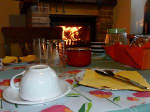 Příslušenství pro přípravu čaje a kávy v ubytování Bed and breakfast Al Rudun