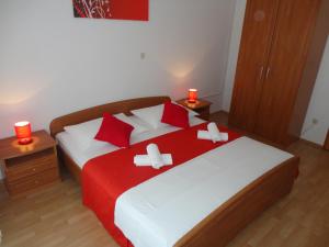 Postel nebo postele na pokoji v ubytování Apartments Kovačić