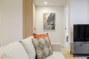 Zona de estar de Nice 2-bed rental unit with free parking