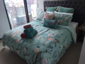 Krevet ili kreveti u jedinici u okviru objekta Stylish Apartment in the centre of Melbourne's CBD - 01711