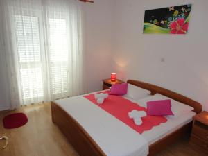 Postel nebo postele na pokoji v ubytování Apartments Kovačić