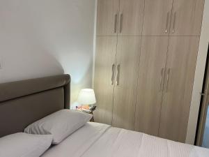 Postel nebo postele na pokoji v ubytování Alpha Apartment