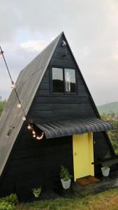 Gallery image of The ZenDen-Cozy Cabin Perfect For Couples in Lindula