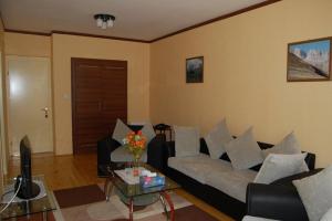 Uma área de estar em Qusar Olimpik Hotel and Cottages