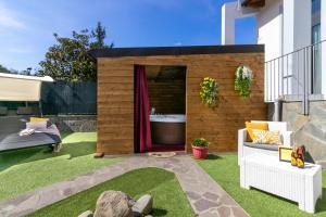 Luxury Summer House外面的花园