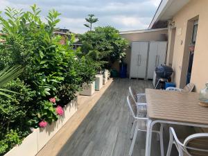 a patio with tables and chairs and potted plants at Appartamento con terrazza in zona Navigli - Tortona in Milan