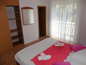 Postel nebo postele na pokoji v ubytování Apartments Kovačić