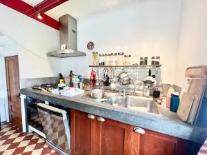 Kuchnia lub aneks kuchenny w obiekcie COC - Villa Saint George